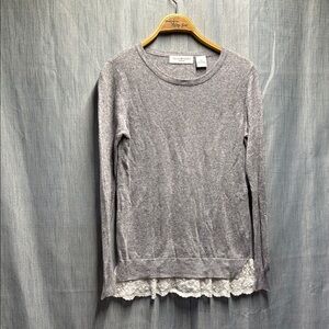 🚩 Jillian Harris Gray Lace Hem Women's Top size small